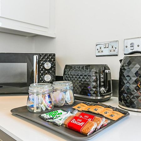 Family 1 Bed Apt Near Cardiff City Centre, Free Parking, Quiet, Secure Neighbourhood 외부 사진