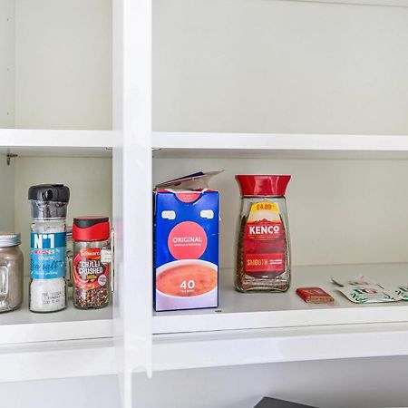 Family 1 Bed Apt Near Cardiff City Centre, Free Parking, Quiet, Secure Neighbourhood 외부 사진