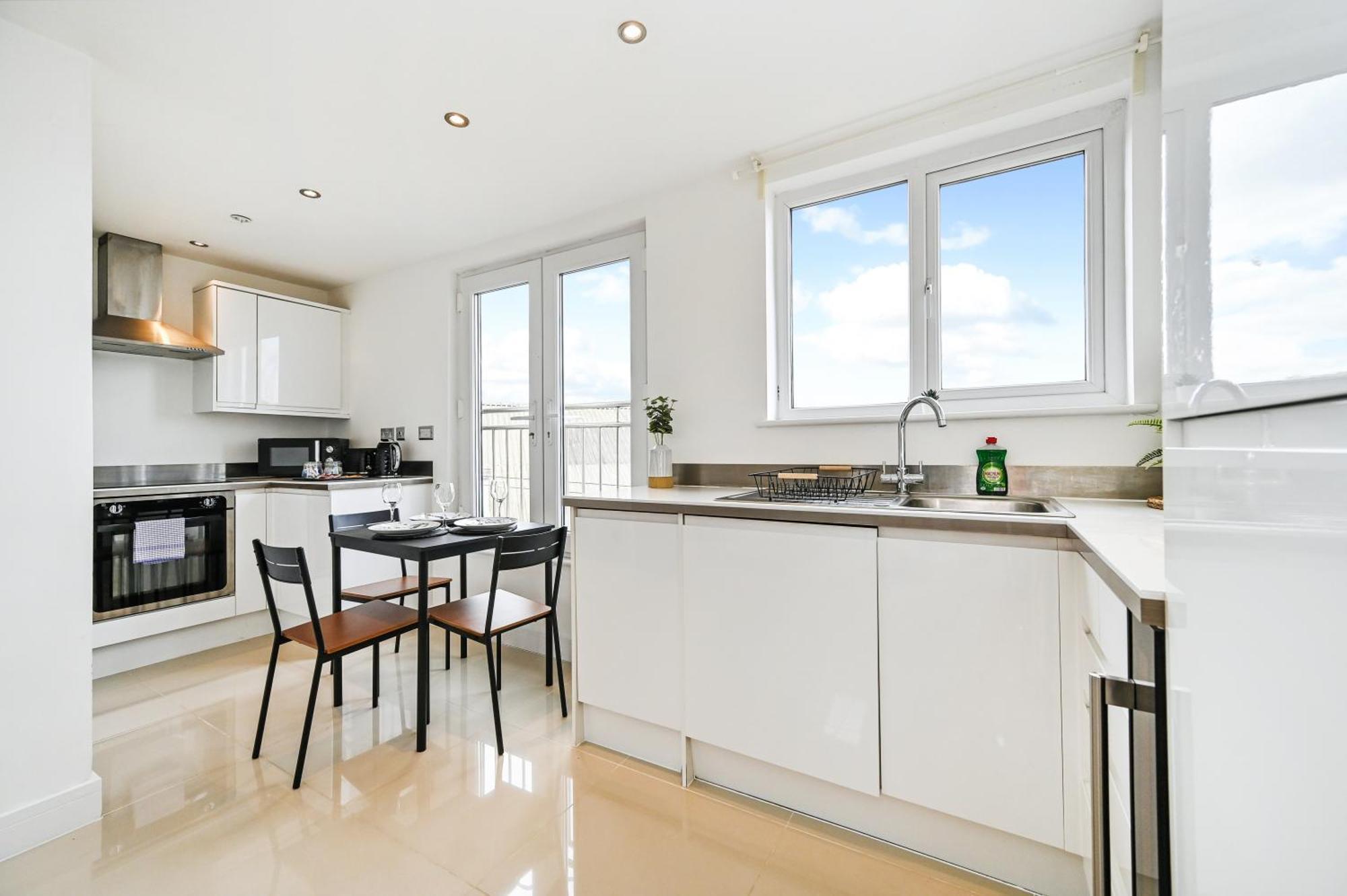 Family 1 Bed Apt Near Cardiff City Centre, Free Parking, Quiet, Secure Neighbourhood 외부 사진