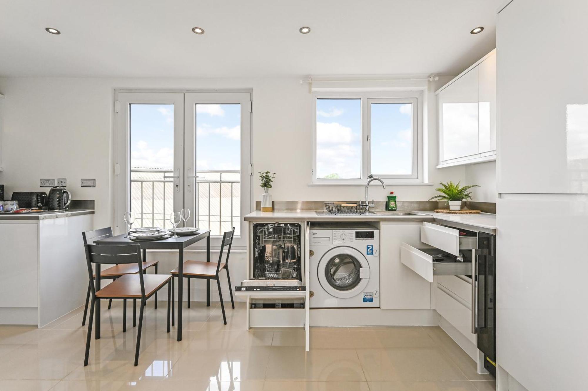 Family 1 Bed Apt Near Cardiff City Centre, Free Parking, Quiet, Secure Neighbourhood 외부 사진