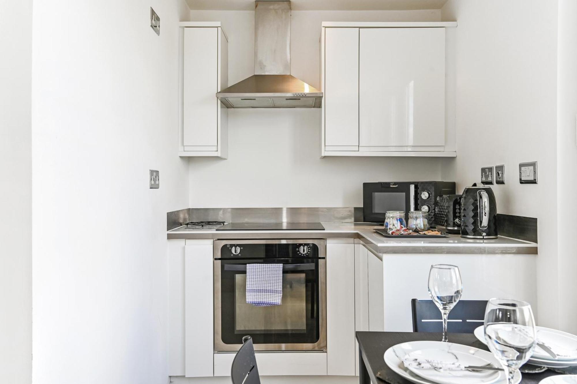 Family 1 Bed Apt Near Cardiff City Centre, Free Parking, Quiet, Secure Neighbourhood 외부 사진