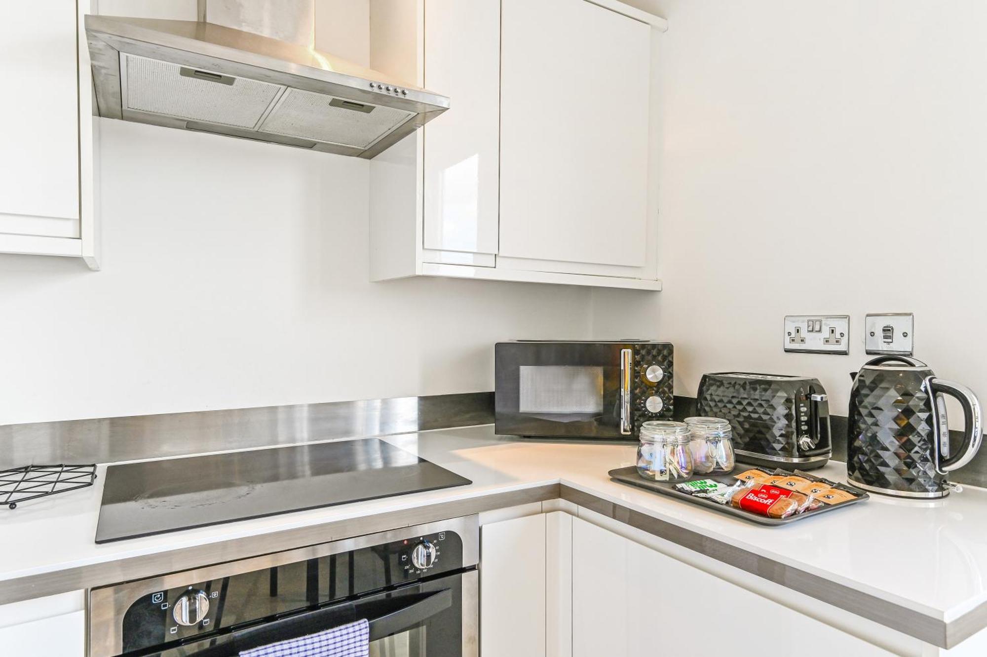 Family 1 Bed Apt Near Cardiff City Centre, Free Parking, Quiet, Secure Neighbourhood 외부 사진