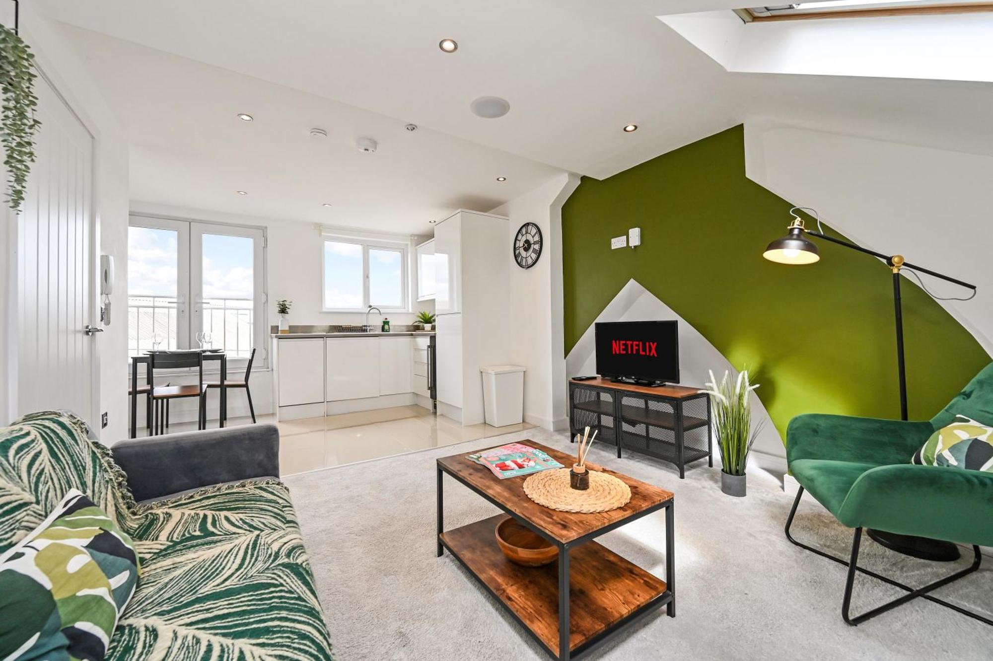 Family 1 Bed Apt Near Cardiff City Centre, Free Parking, Quiet, Secure Neighbourhood 외부 사진