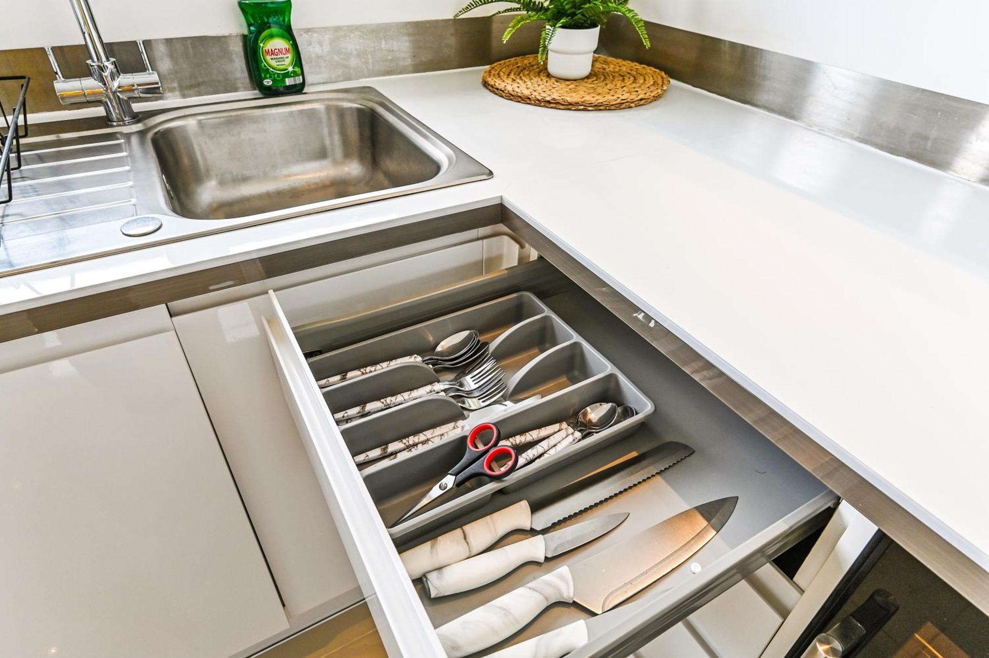 Family 1 Bed Apt Near Cardiff City Centre, Free Parking, Quiet, Secure Neighbourhood 외부 사진