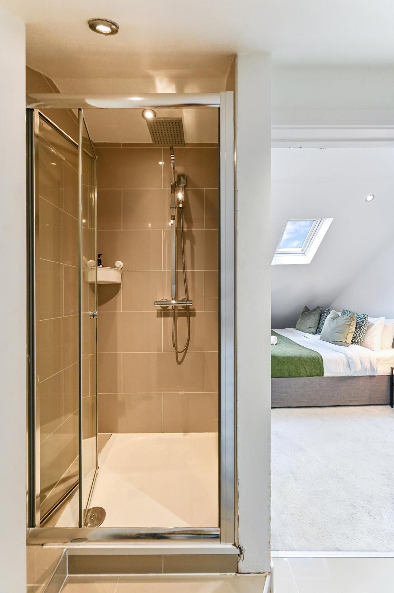 Family 1 Bed Apt Near Cardiff City Centre, Free Parking, Quiet, Secure Neighbourhood 외부 사진