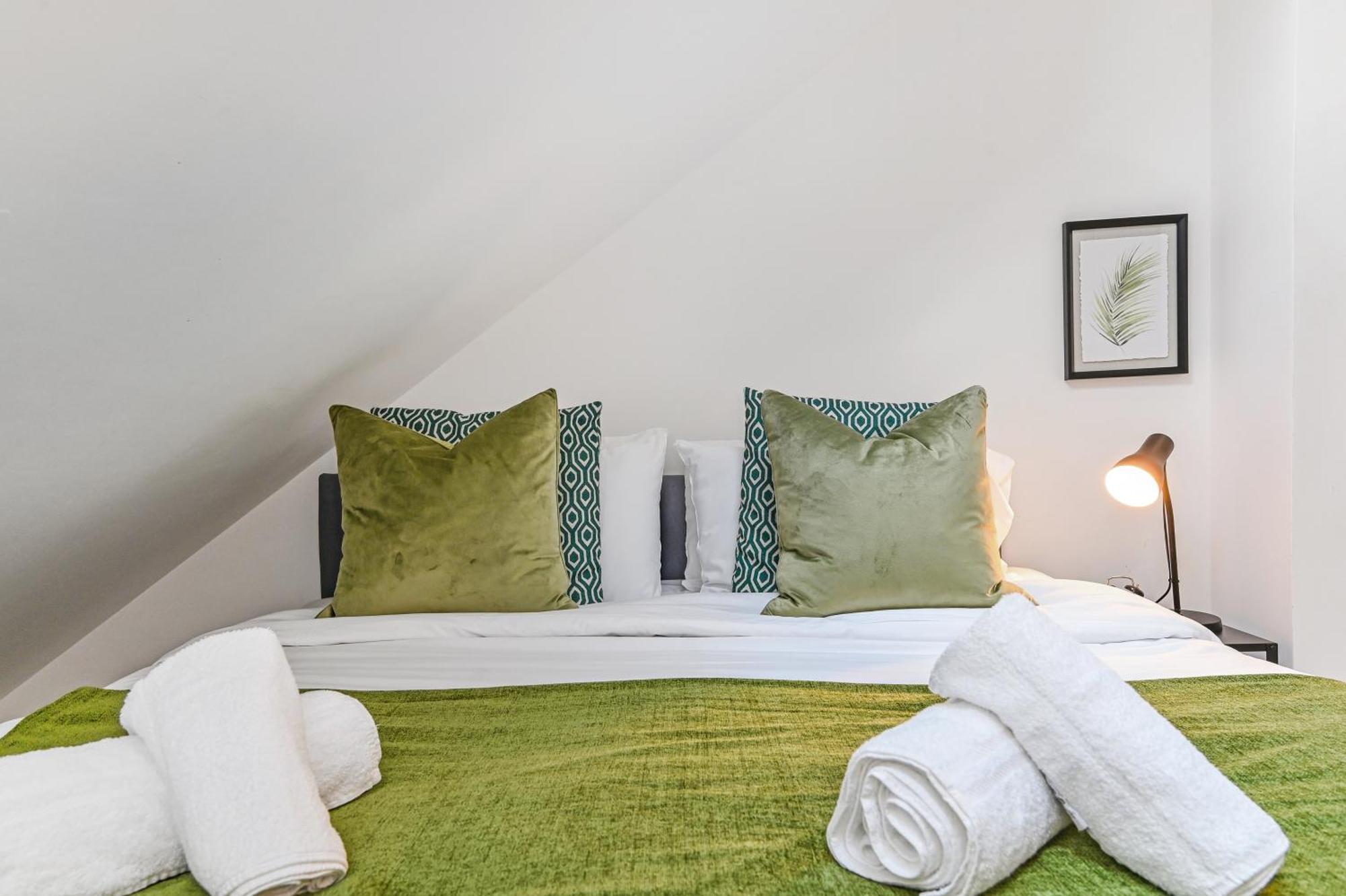 Family 1 Bed Apt Near Cardiff City Centre, Free Parking, Quiet, Secure Neighbourhood 외부 사진