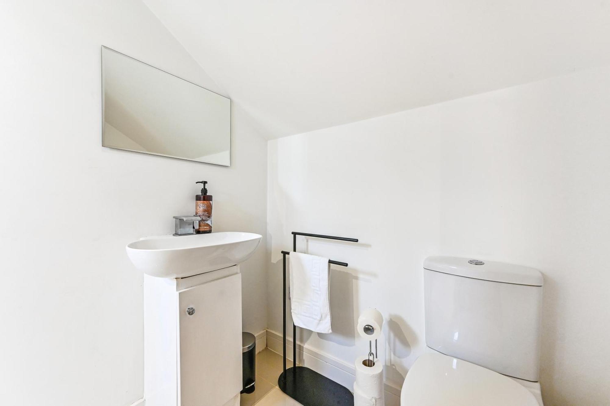 Family 1 Bed Apt Near Cardiff City Centre, Free Parking, Quiet, Secure Neighbourhood 외부 사진