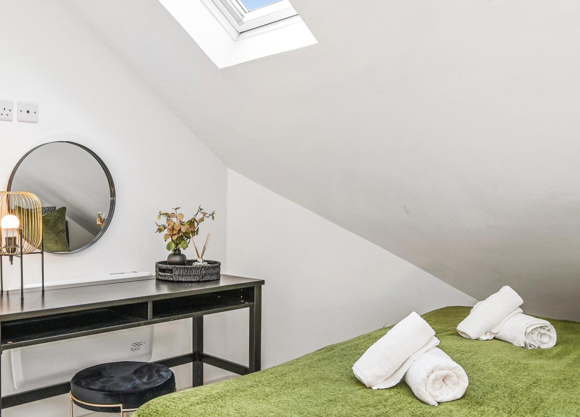 Family 1 Bed Apt Near Cardiff City Centre, Free Parking, Quiet, Secure Neighbourhood 외부 사진