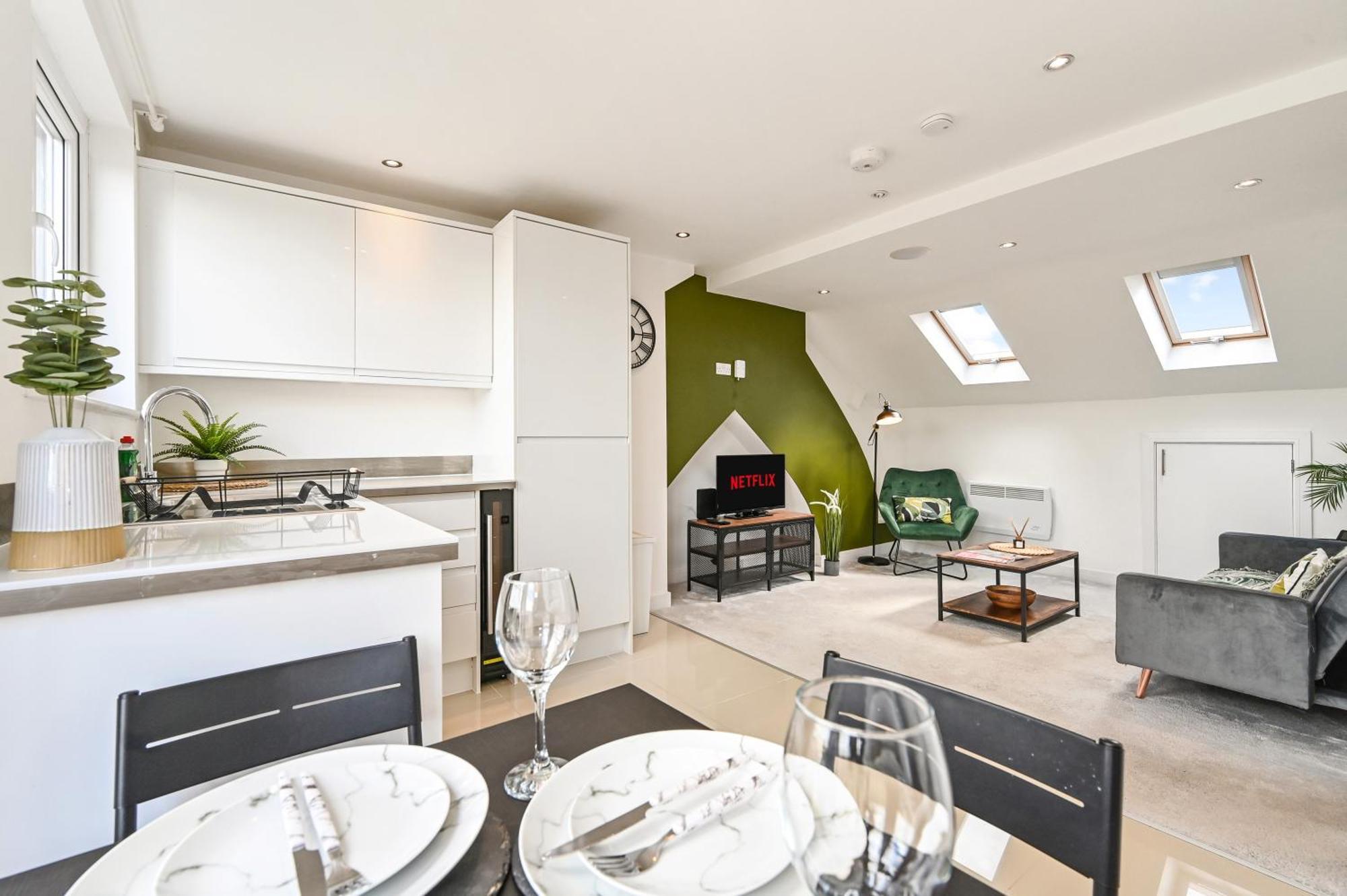 Family 1 Bed Apt Near Cardiff City Centre, Free Parking, Quiet, Secure Neighbourhood 외부 사진
